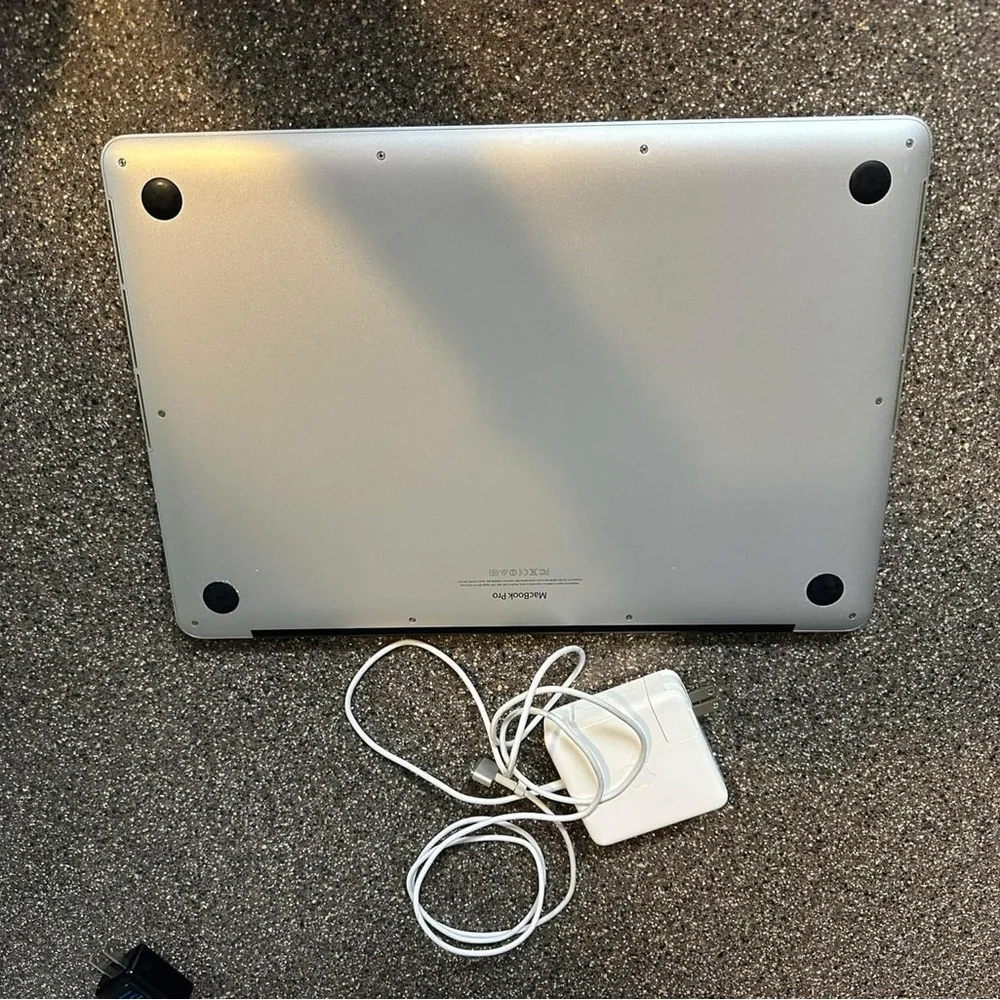 Apple MacBook - Classic Silver Finish